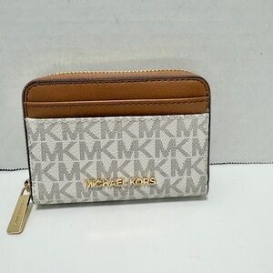 Michael Kors Jet Set Travel Medium Zip around card case